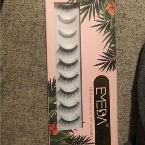 Eyelashes never used
